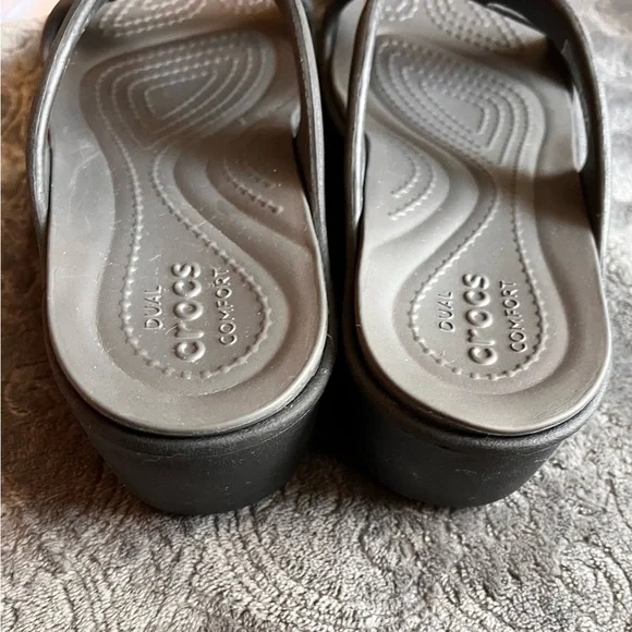 CROCS Women’s Metallic Gray Slip-On Sandals Size 6 - Picture 3 of 7